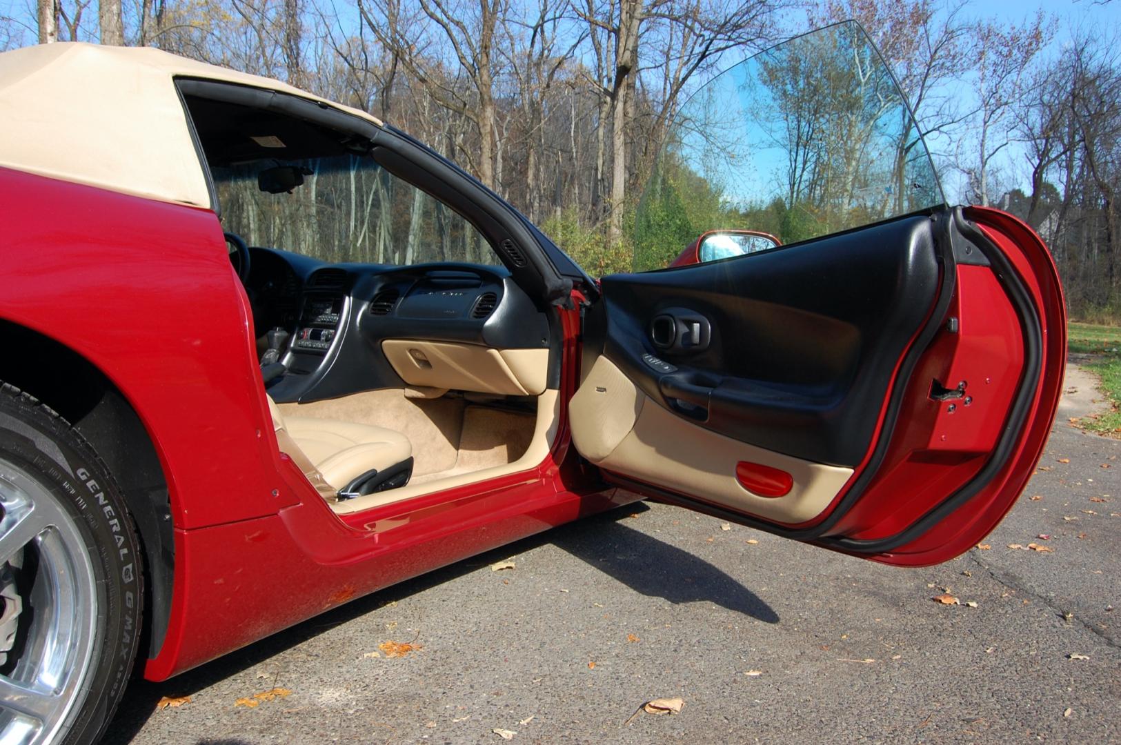 1998 Burgundy /Beige Leather Chevrolet Corvette (1G1YY32G9W5) with an 5.7 liter V8 engine, Automatic transmission, located at 6528 Lower York Road, New Hope, PA, 18938, (215) 862-9555, 40.358707, -74.977882 - Photo#39